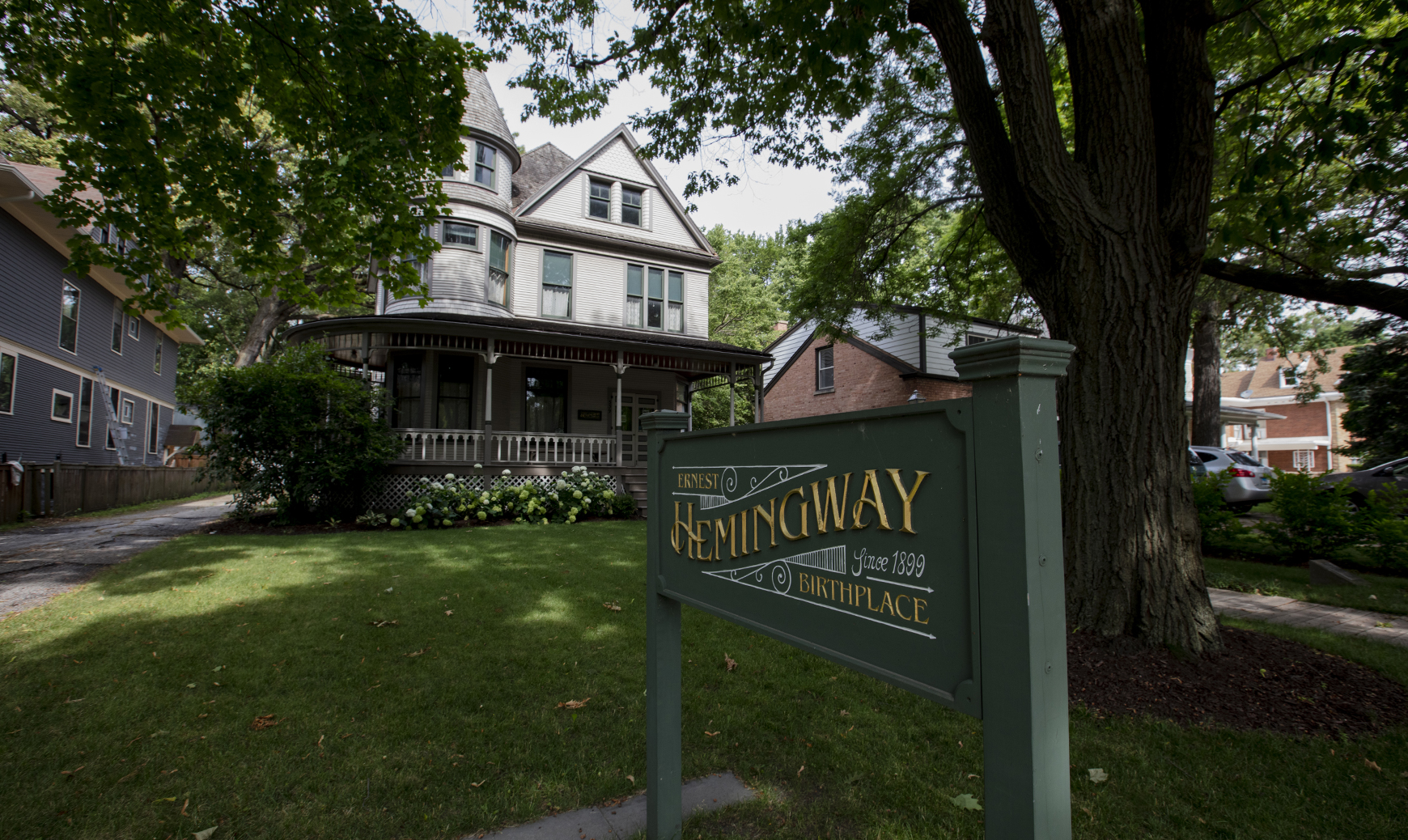 (1740x1038)Hemingway_House20.jpg
